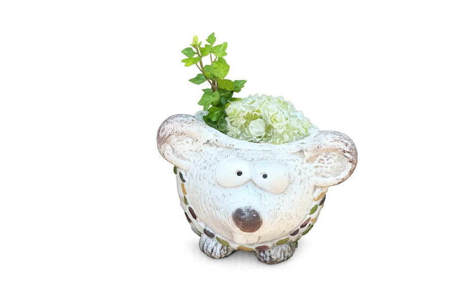 Kleine Deko-Maus mit Sukkulenten als gemütliches Detail
